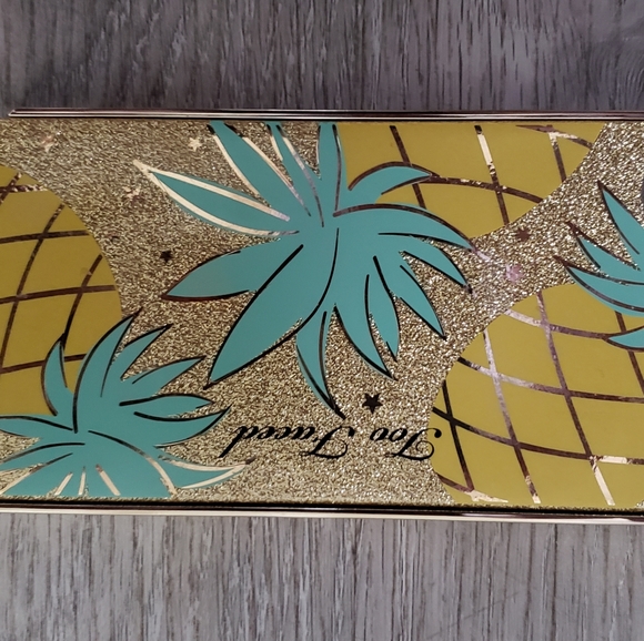 Too Faced sparkling pineapple palette - Picture 2 of 3